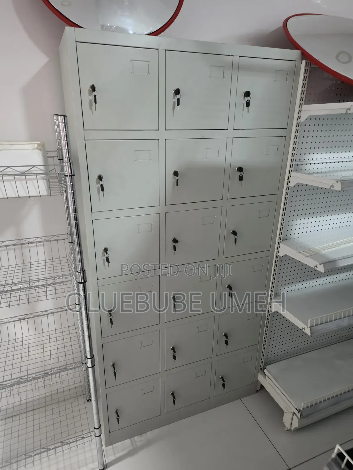 18 Door Locker