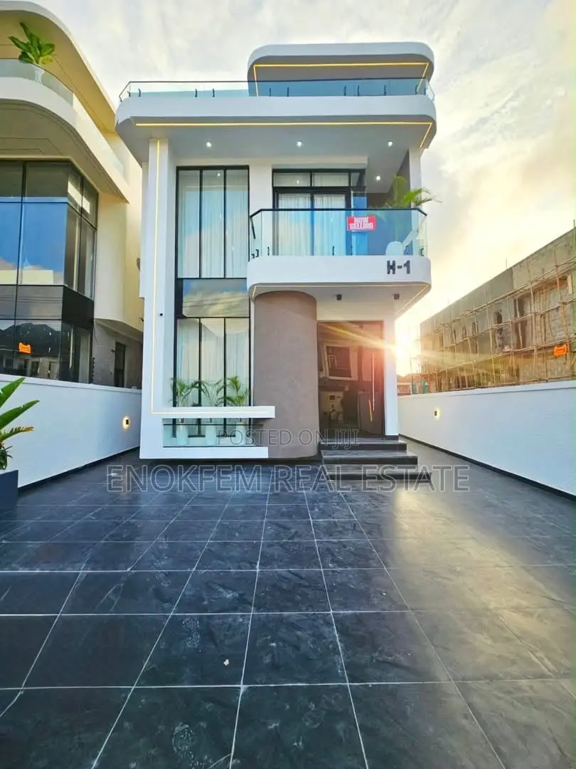 5bdrm Duplex in Lagos State for sale