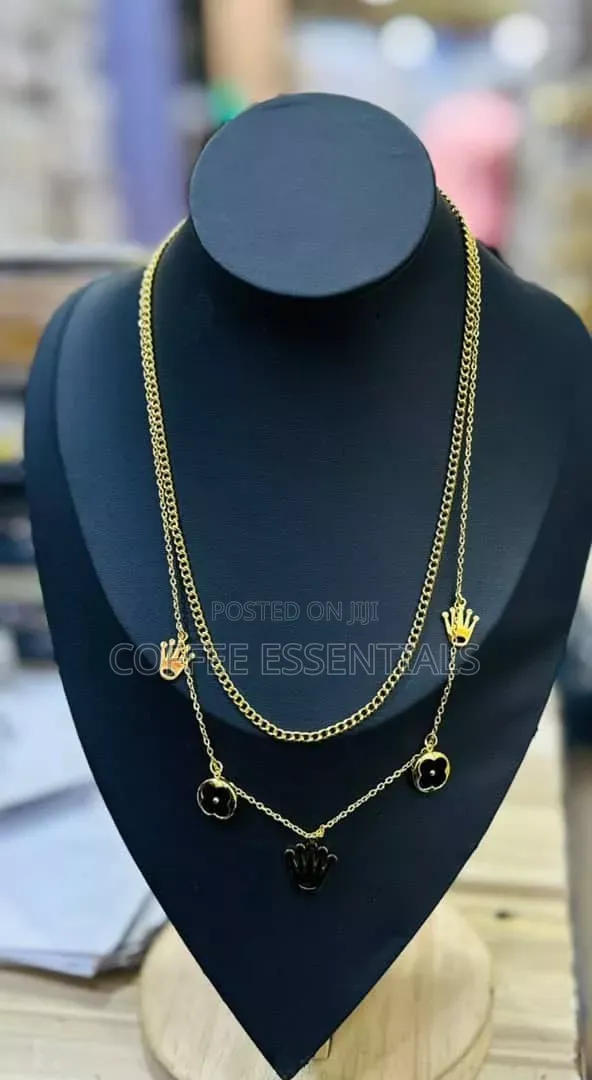 Female Neckpiece