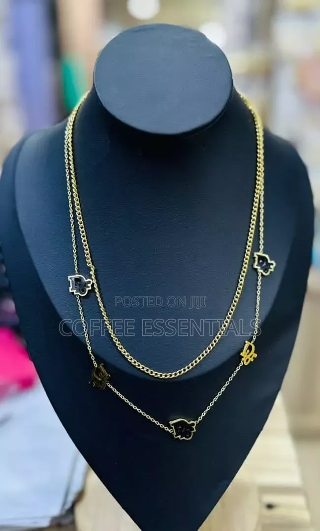 Female Neckpiece