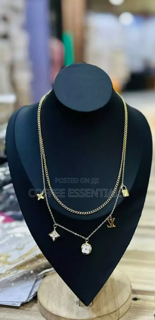 Female Neckpiece