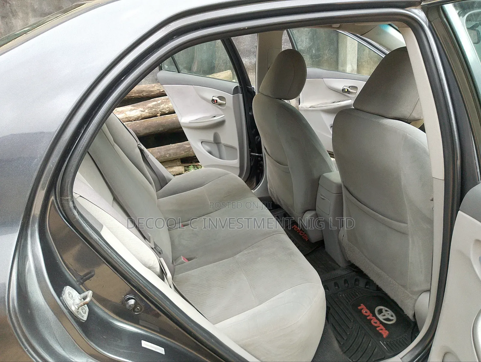 Toyota Corolla LE 4dr Sedan (1.8L 4cyl 4A) 2010 Gray