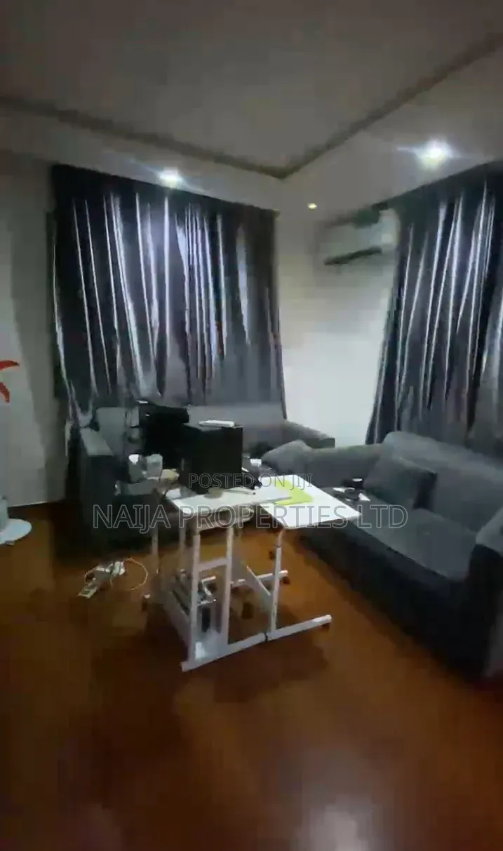 2bdrm Apartment in Lekki Phase 1 for rent