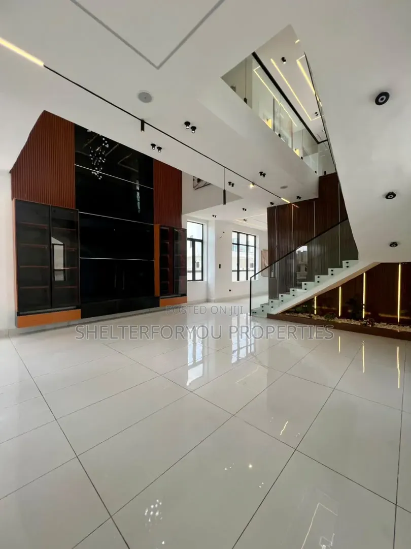 5bdrm Duplex in Lekki Expressway for sale