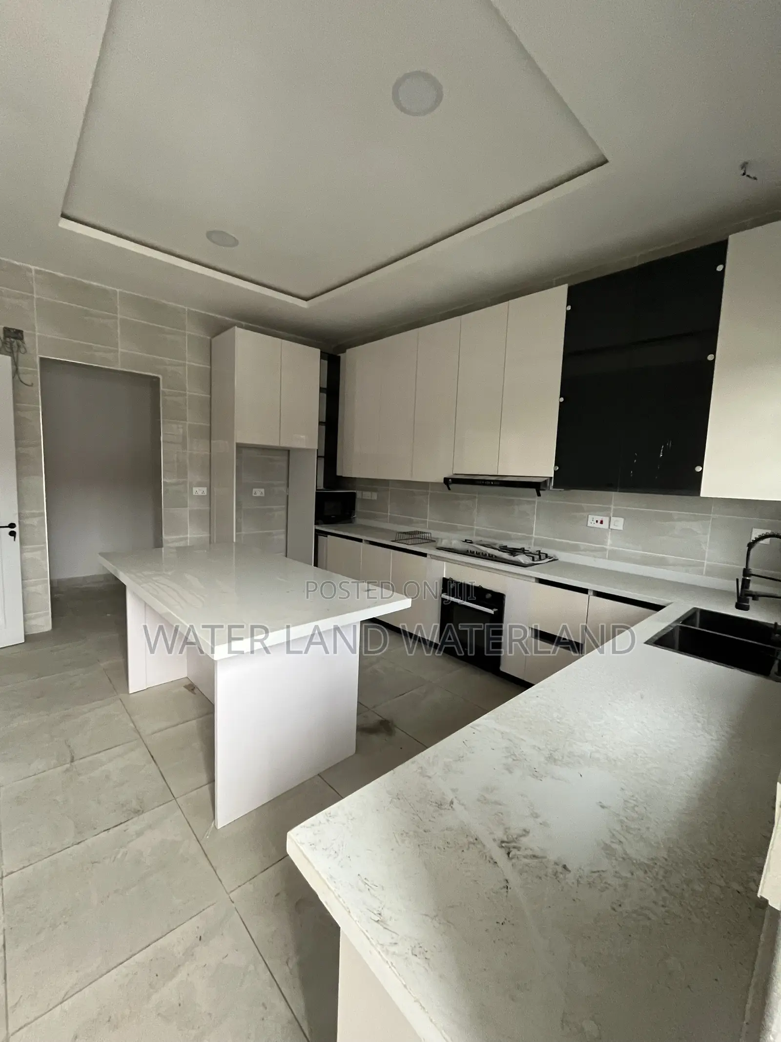 3bdrm Penthouse in Victoria Island Extension for sale