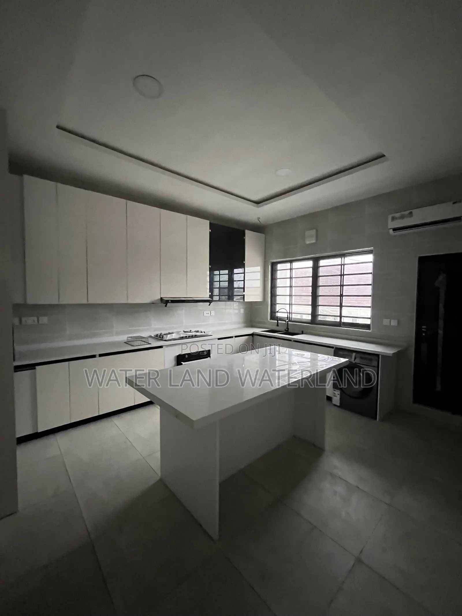 3bdrm Penthouse in Victoria Island Extension for sale