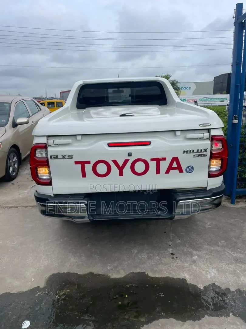Toyota Hilux 2021 White