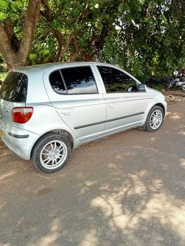 Toyota Yaris 2004 Silver