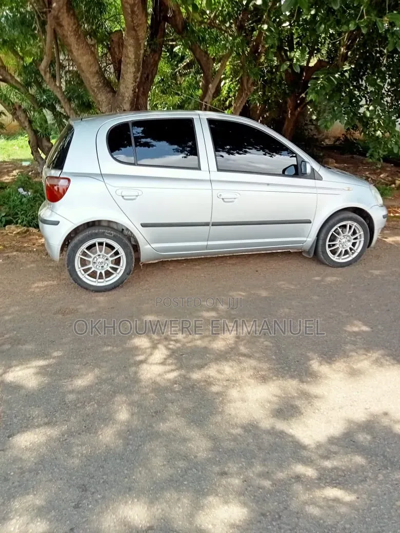 Toyota Yaris 2004 Silver
