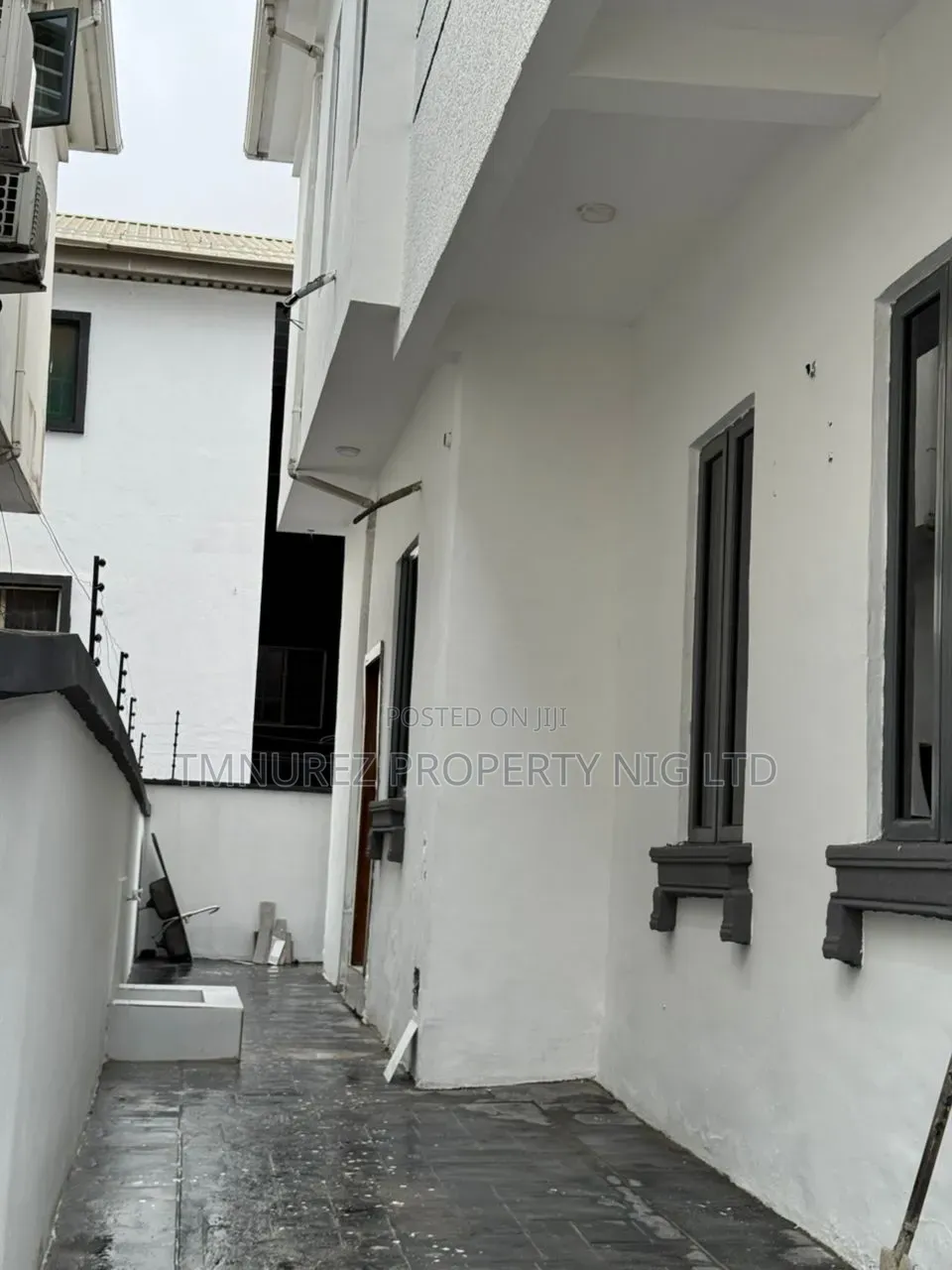 5bdrm Duplex in Chevron for rent