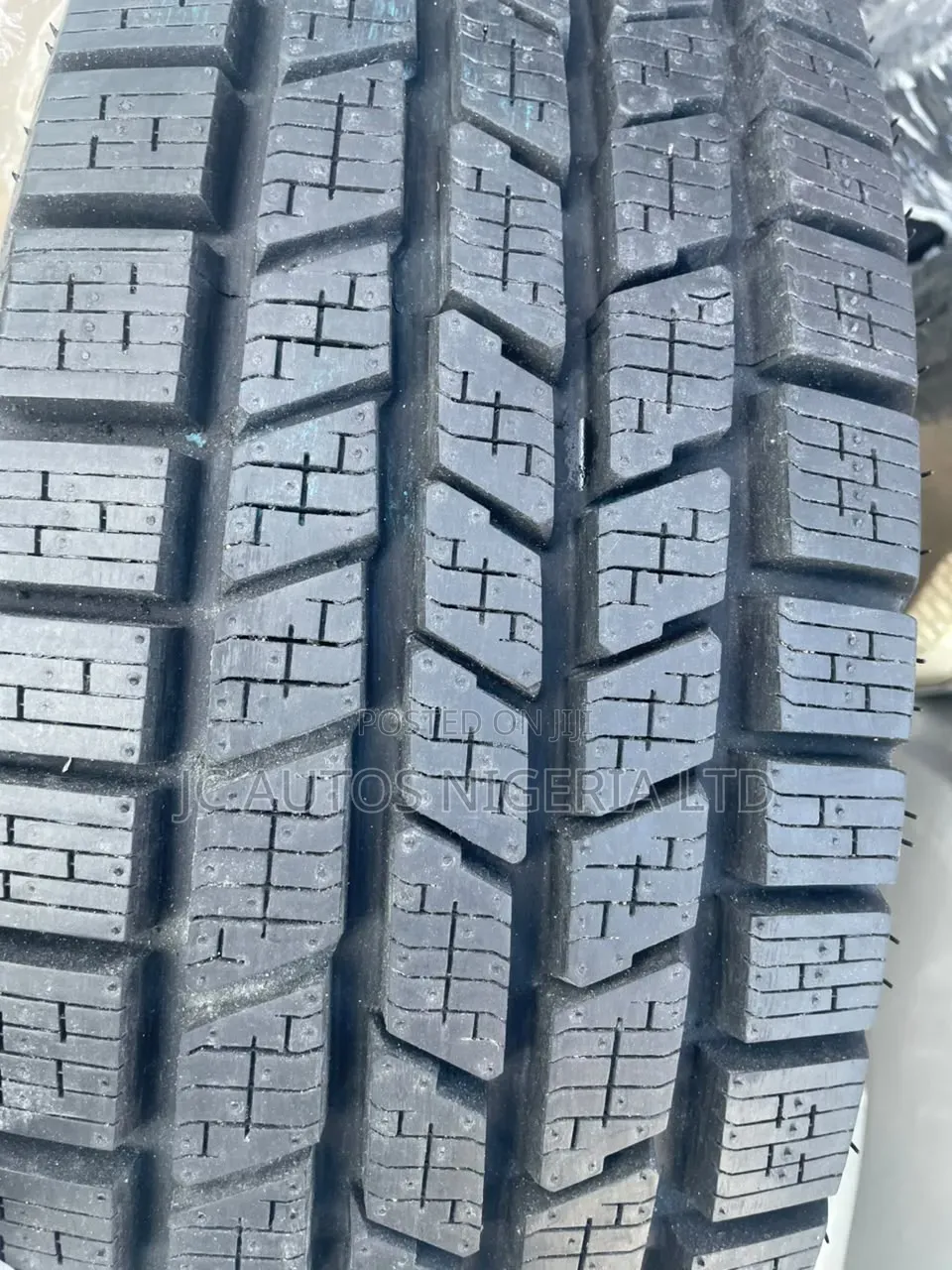 215/70r16 100T Pirreli Scorpion.