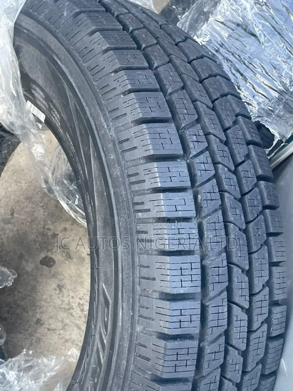 215/70r16 100T Pirreli Scorpion.