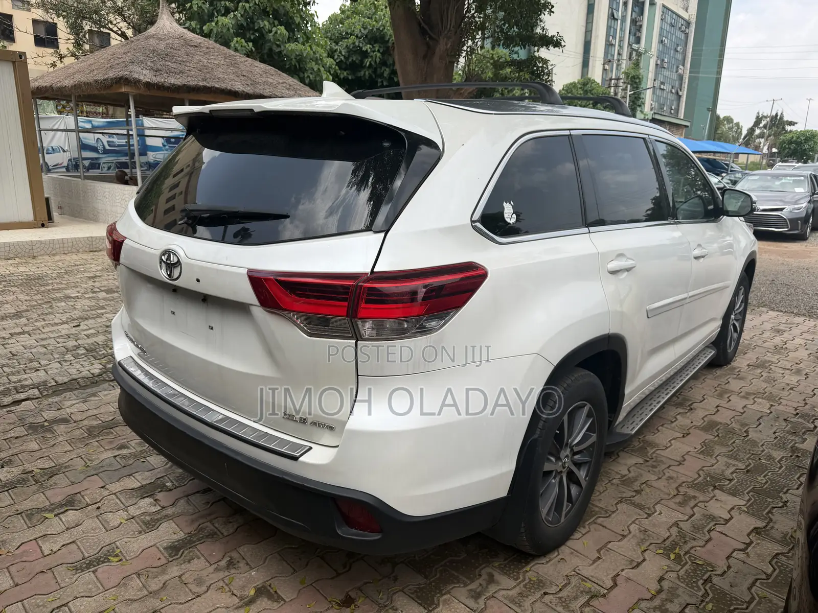 Toyota Highlander XLE 4x4 V6 (3.5L 6cyl 8A) 2017 White