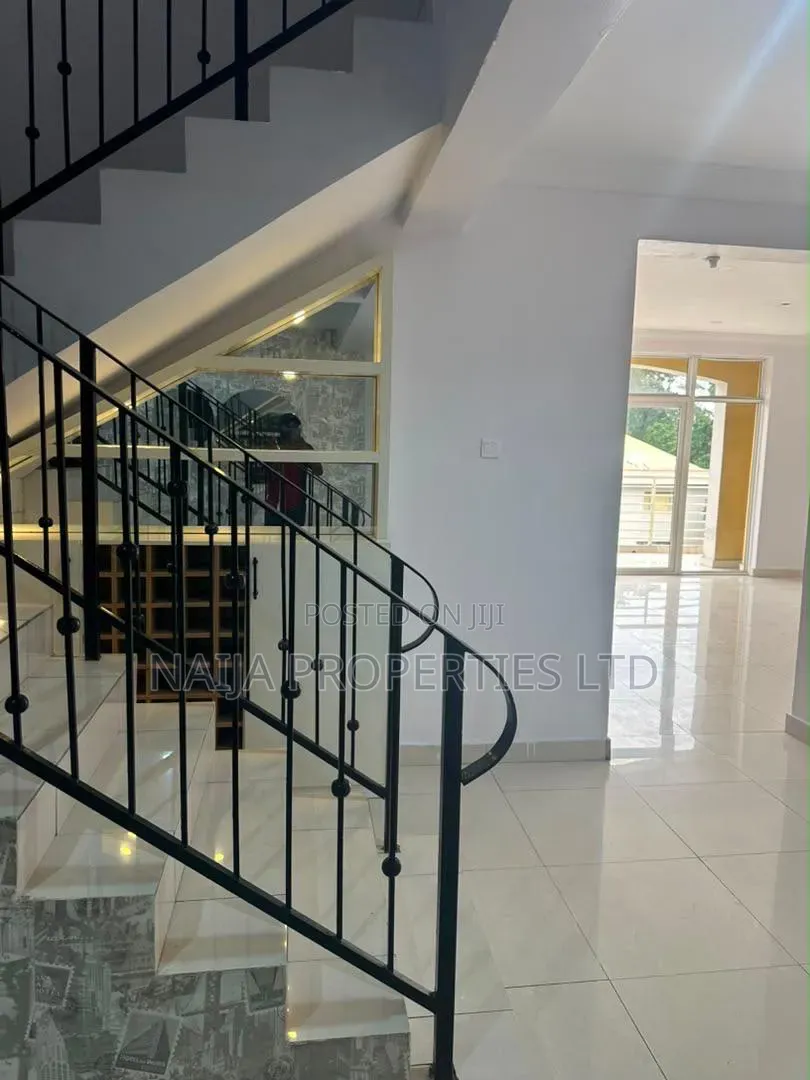 3bdrm Penthouse in Cromwell Estate, for rent