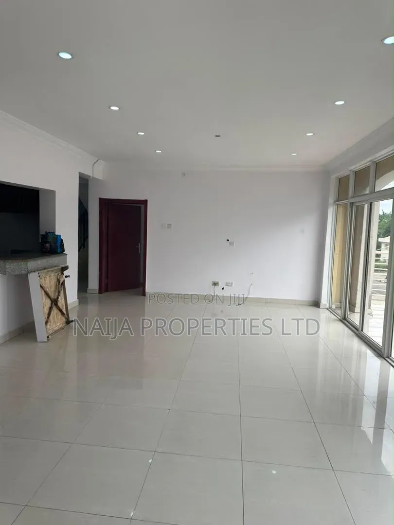 3bdrm Penthouse in Cromwell Estate, for rent