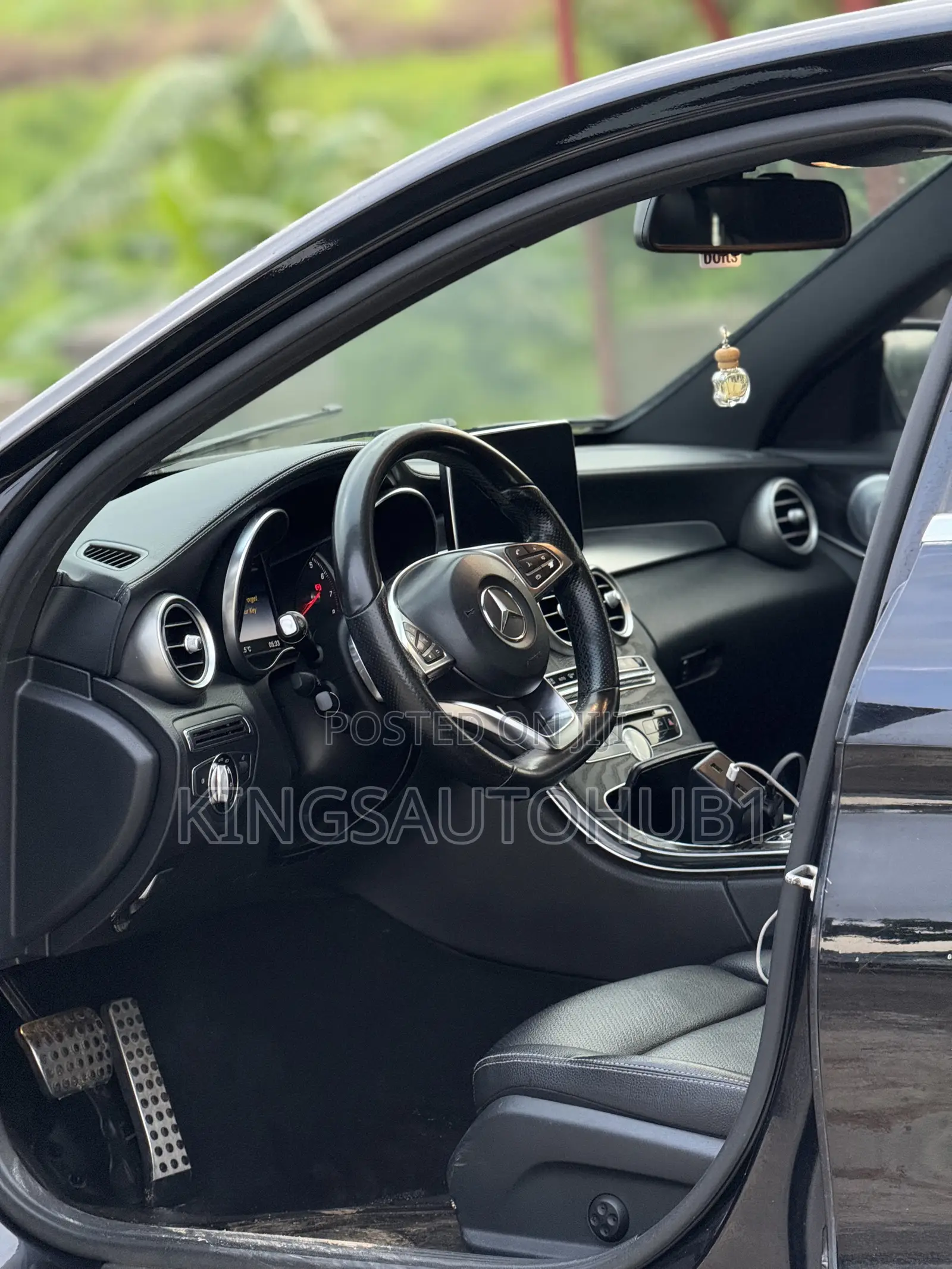 Mercedes-Benz C400 4Matic AWD Sedan (3.0L V6 7A) 2015 Black