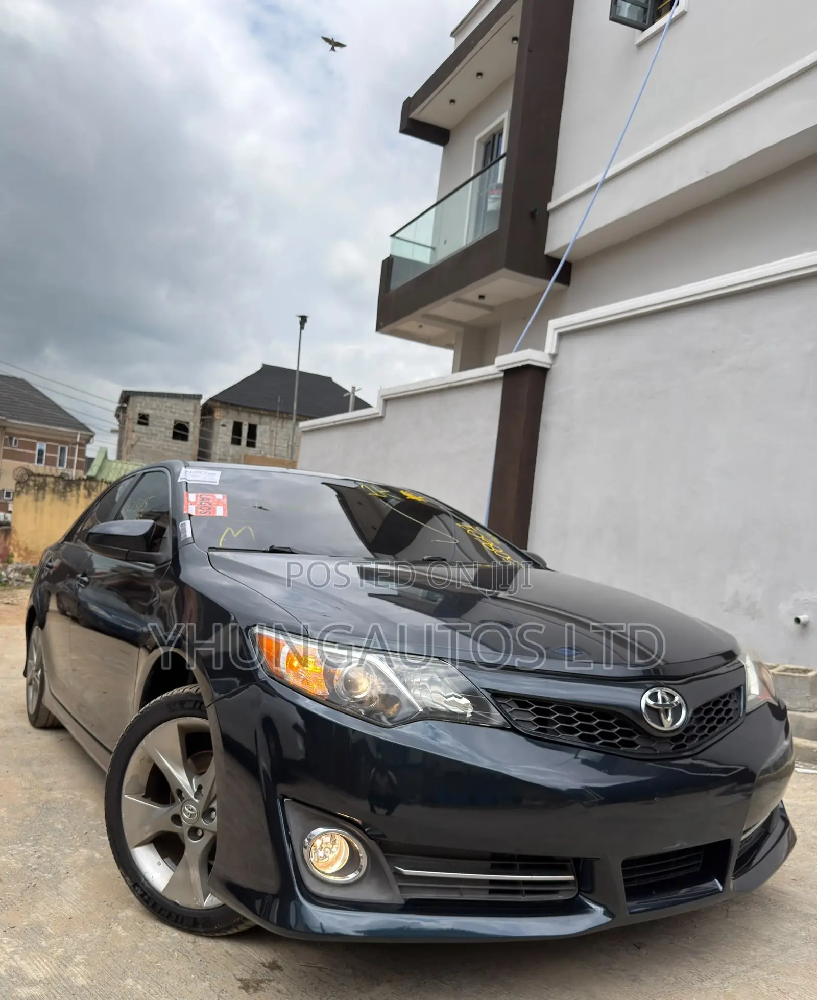 Toyota Camry SE V6 4dr Sedan (3.5L 6cyl 6A) 2013 Gray