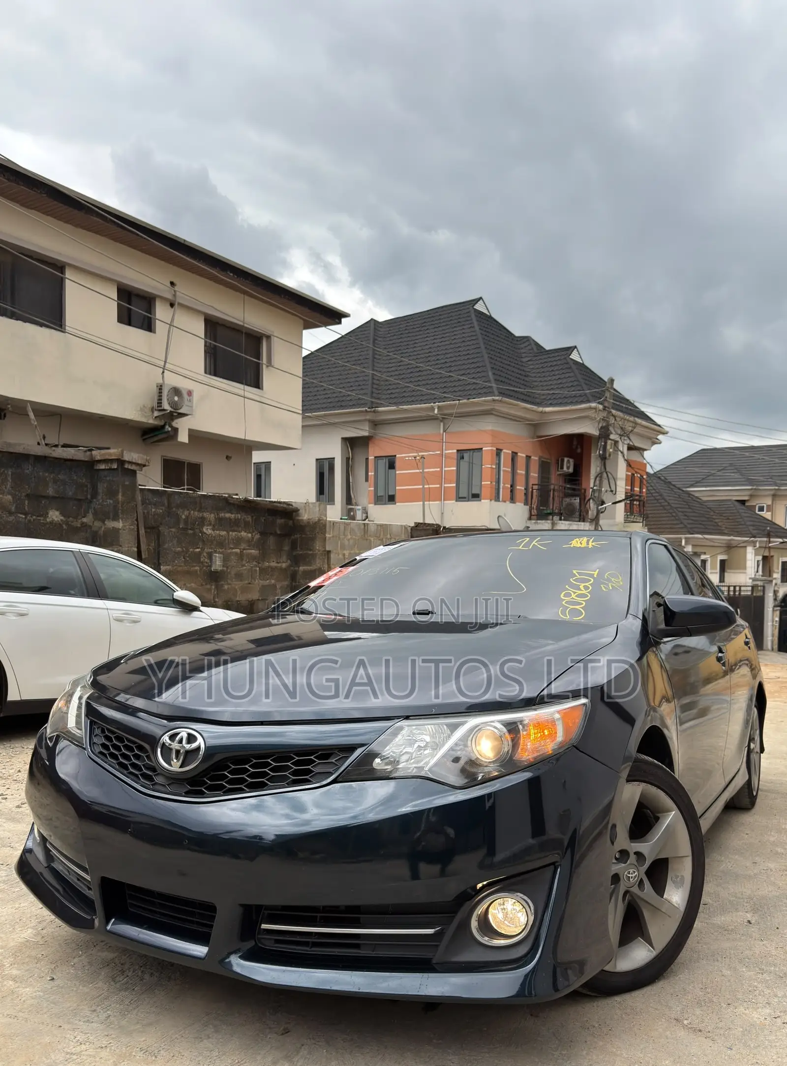 Toyota Camry SE V6 4dr Sedan (3.5L 6cyl 6A) 2013 Gray