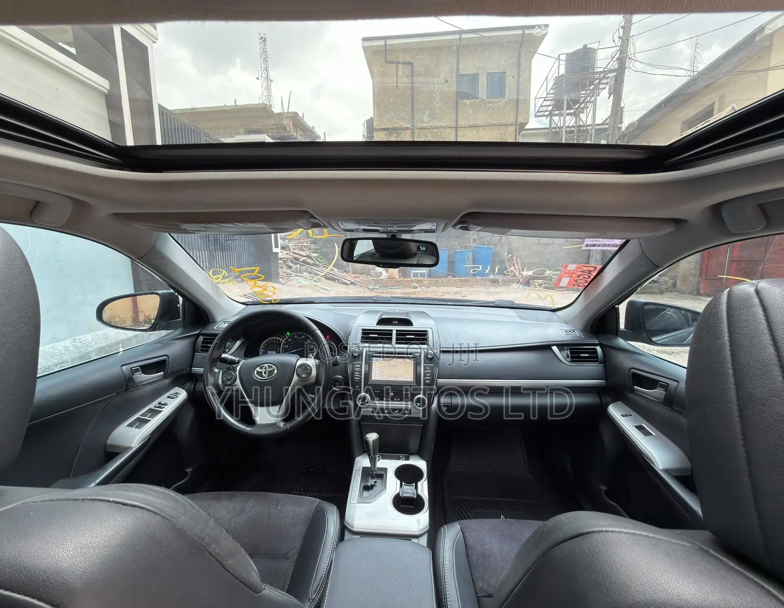 Toyota Camry SE V6 4dr Sedan (3.5L 6cyl 6A) 2013 Gray