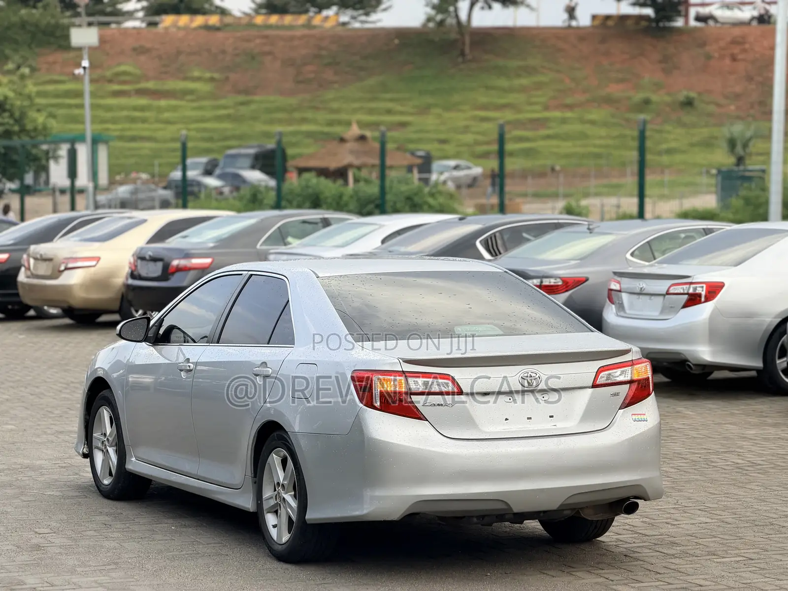 Toyota Camry SE 4dr Sedan (2.5L 4cyl 6A) 2014 Silver