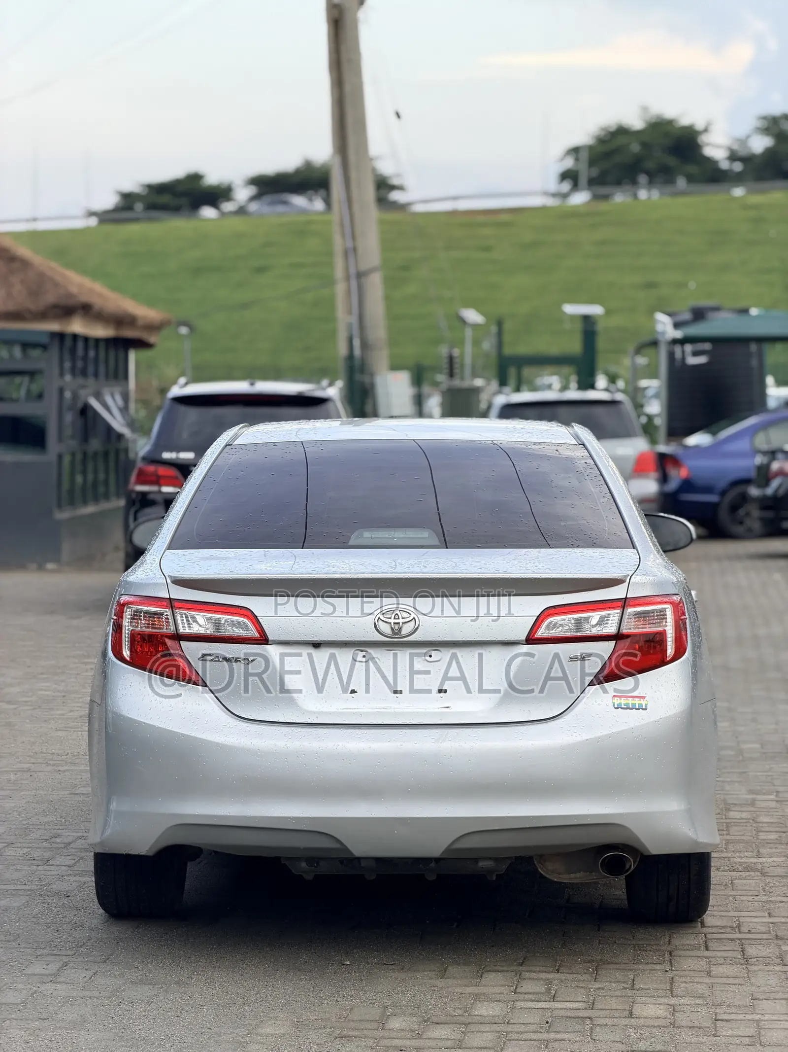 Toyota Camry SE 4dr Sedan (2.5L 4cyl 6A) 2014 Silver