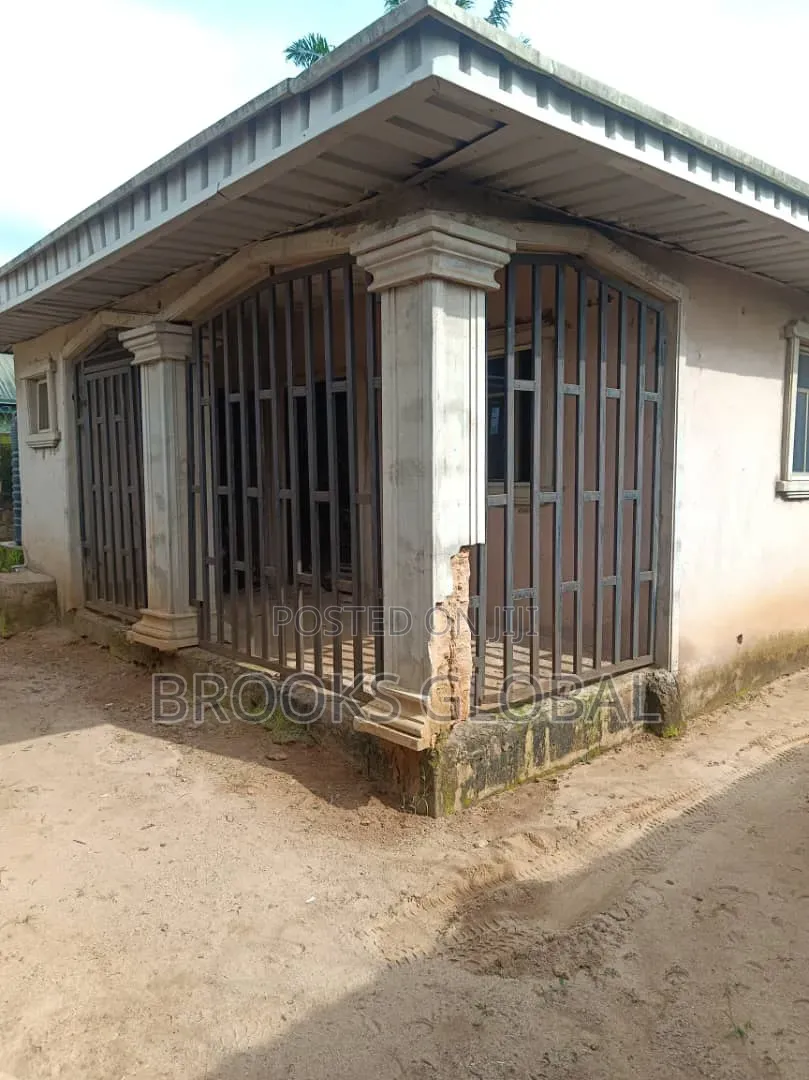 3bdrm Bungalow in Benin City for sale