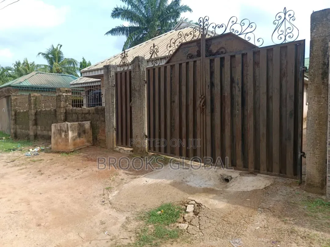 3bdrm Bungalow in Benin City for sale