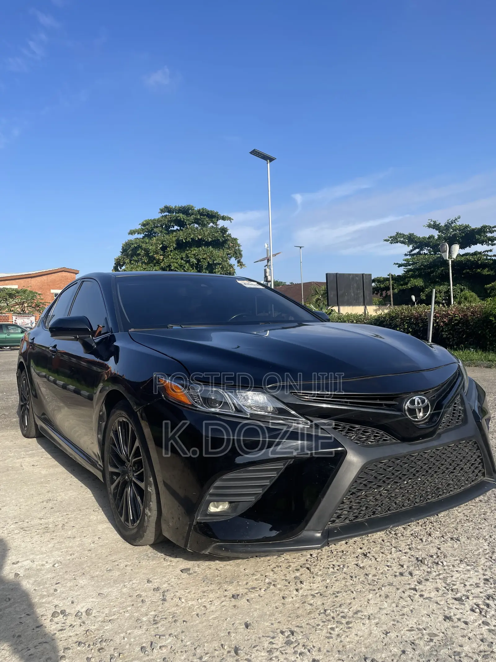 Toyota Camry XLE FWD (2.5L 4cyl 8AM) 2018 Black