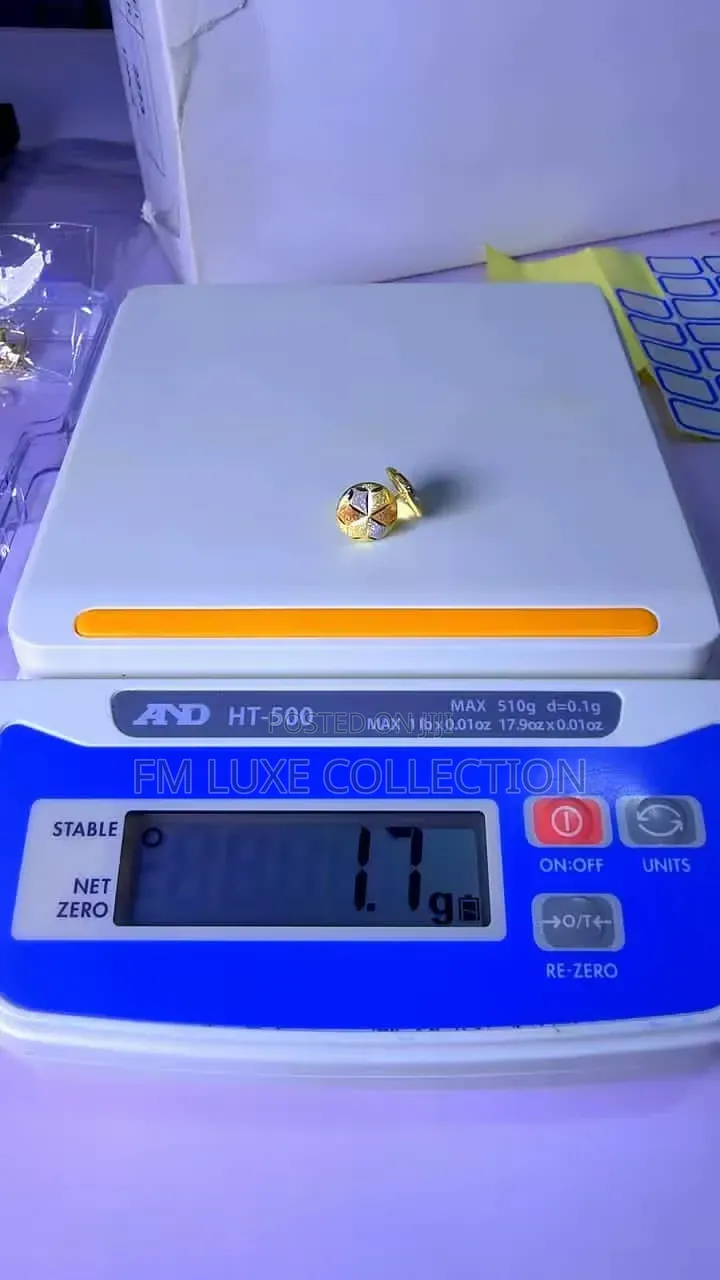 Stictly New Gold 18karat Ear Ring