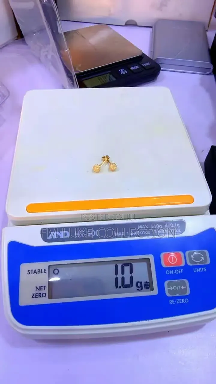 Stictly New Gold 18karat Ear Ring