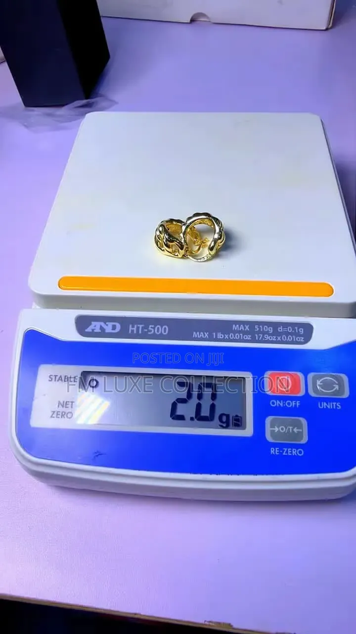 Stictly New Gold 18karat Ear Ring