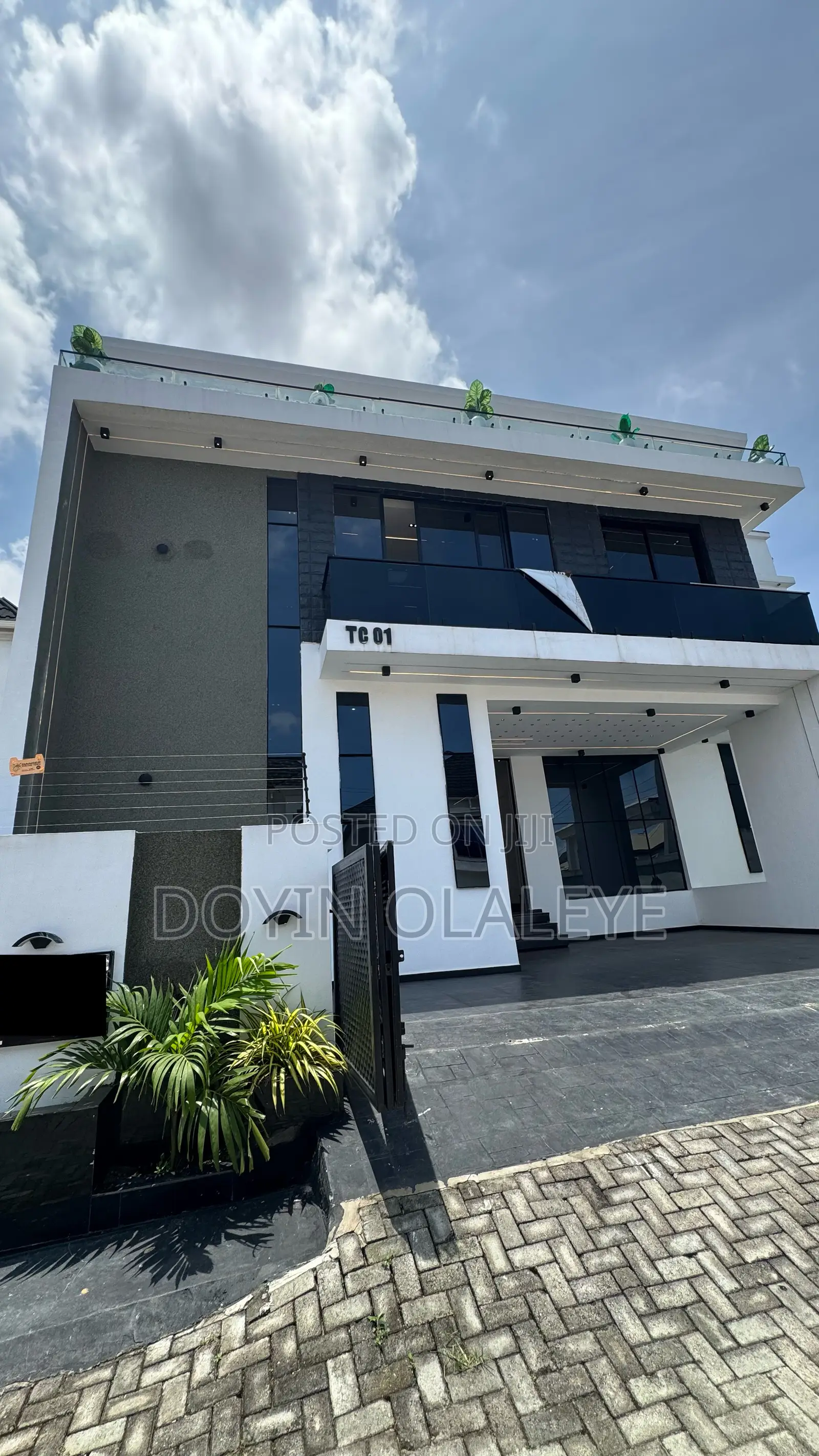 5bdrm Duplex in Ado / Ajah for sale