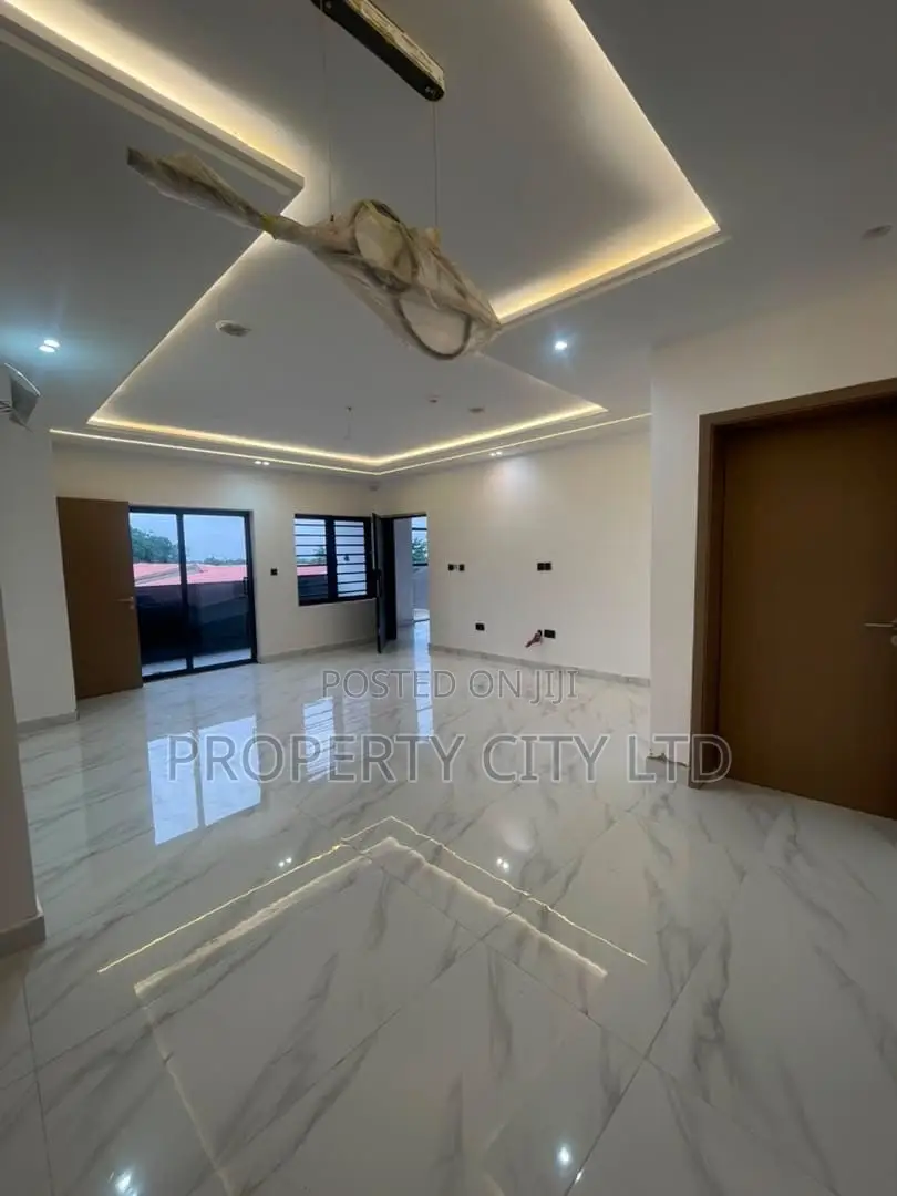 3bdrm Apartment in Ikeja Gra for rent
