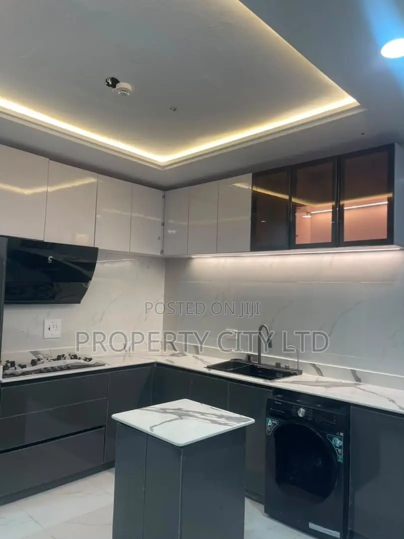 3bdrm Apartment in Ikeja Gra for rent