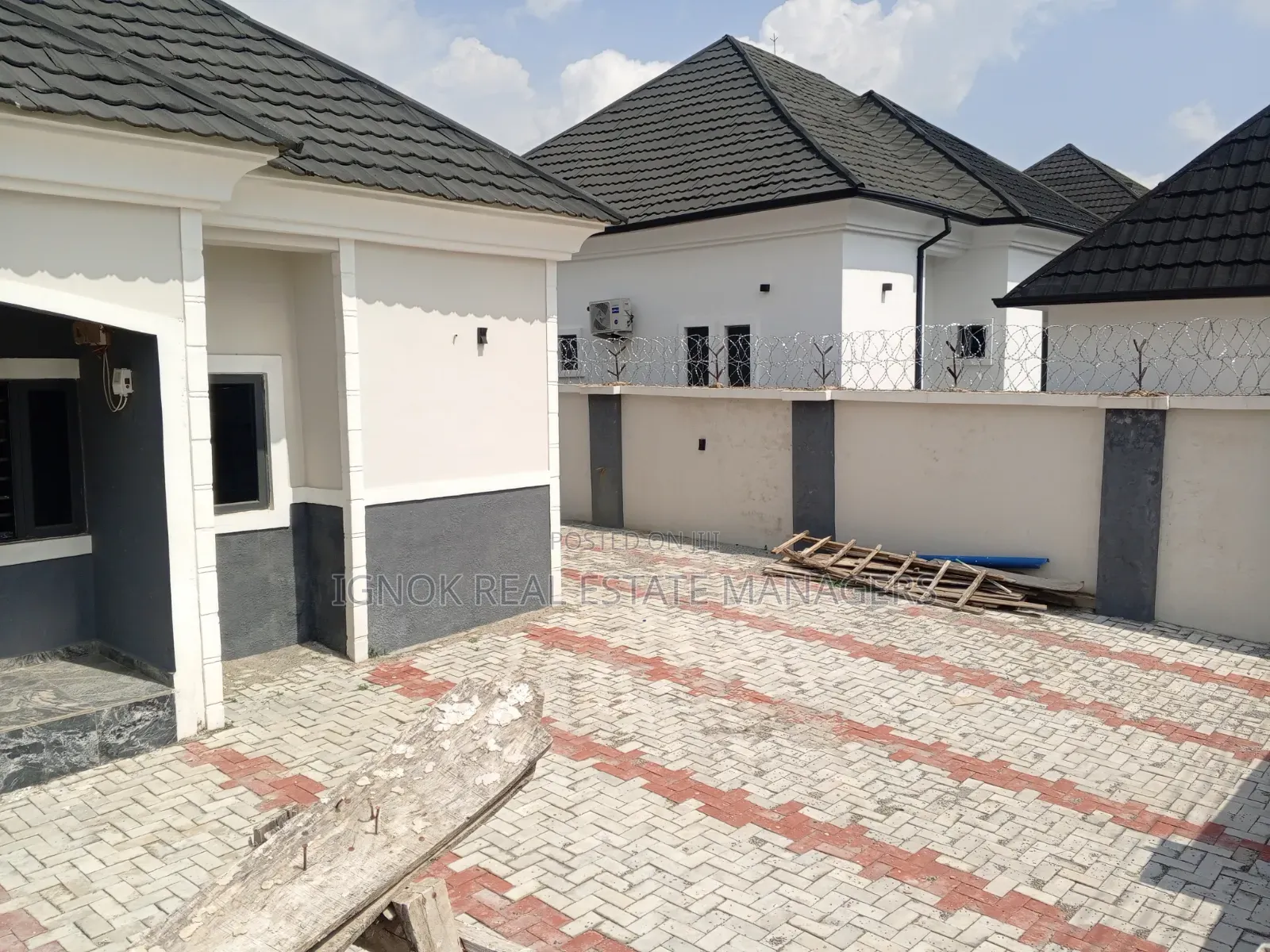 3bdrm Bungalow in Gwarinpa Extension, Life Camp for sale