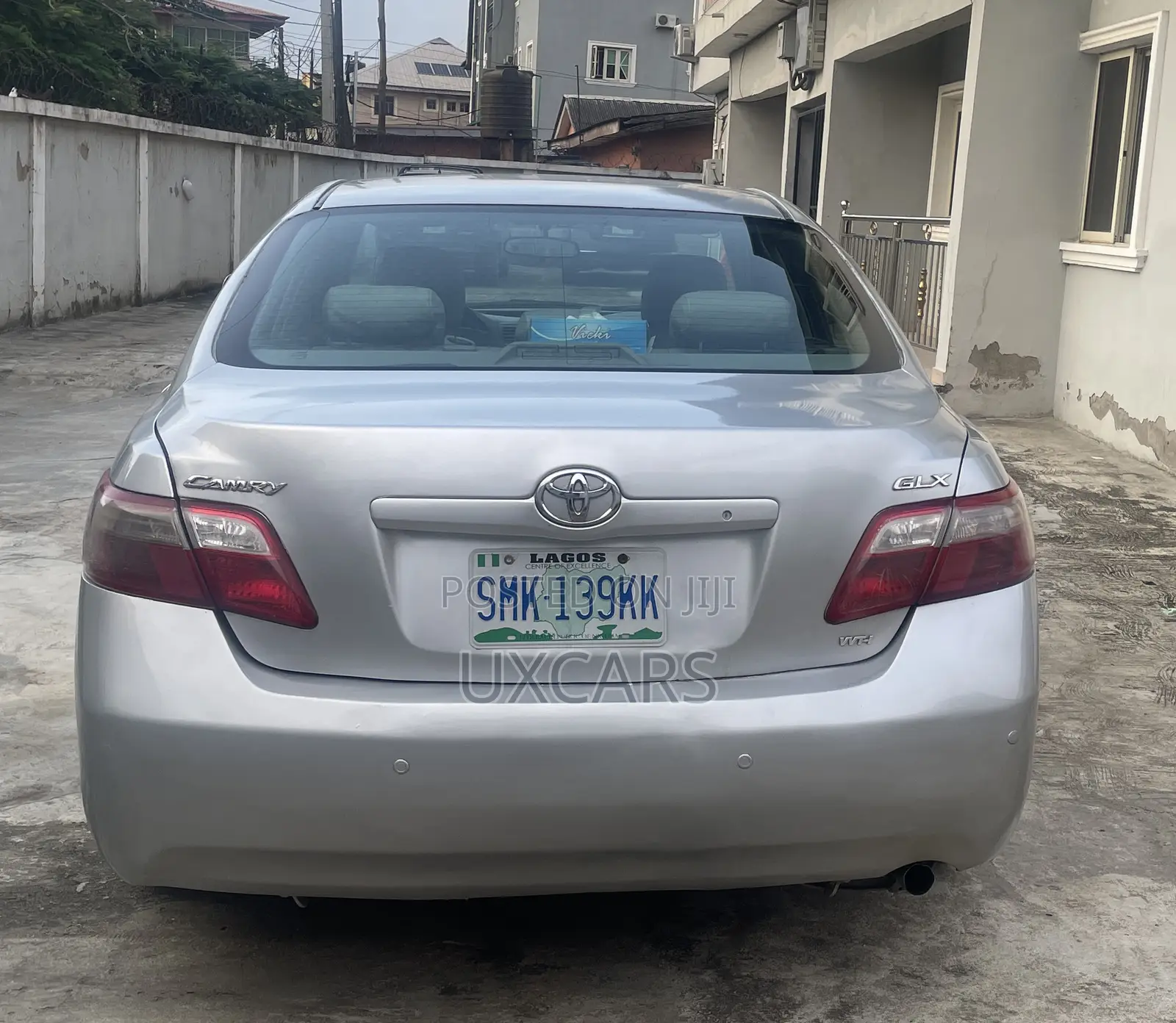 Toyota Camry XLE 4dr Sedan (2.5L 4cyl 6AM) 2010 Silver