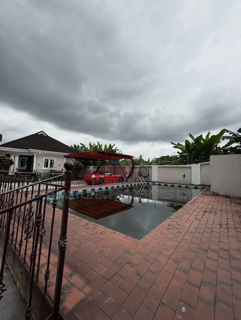 5bdrm Duplex in Ada-George,, Rumueme for sale