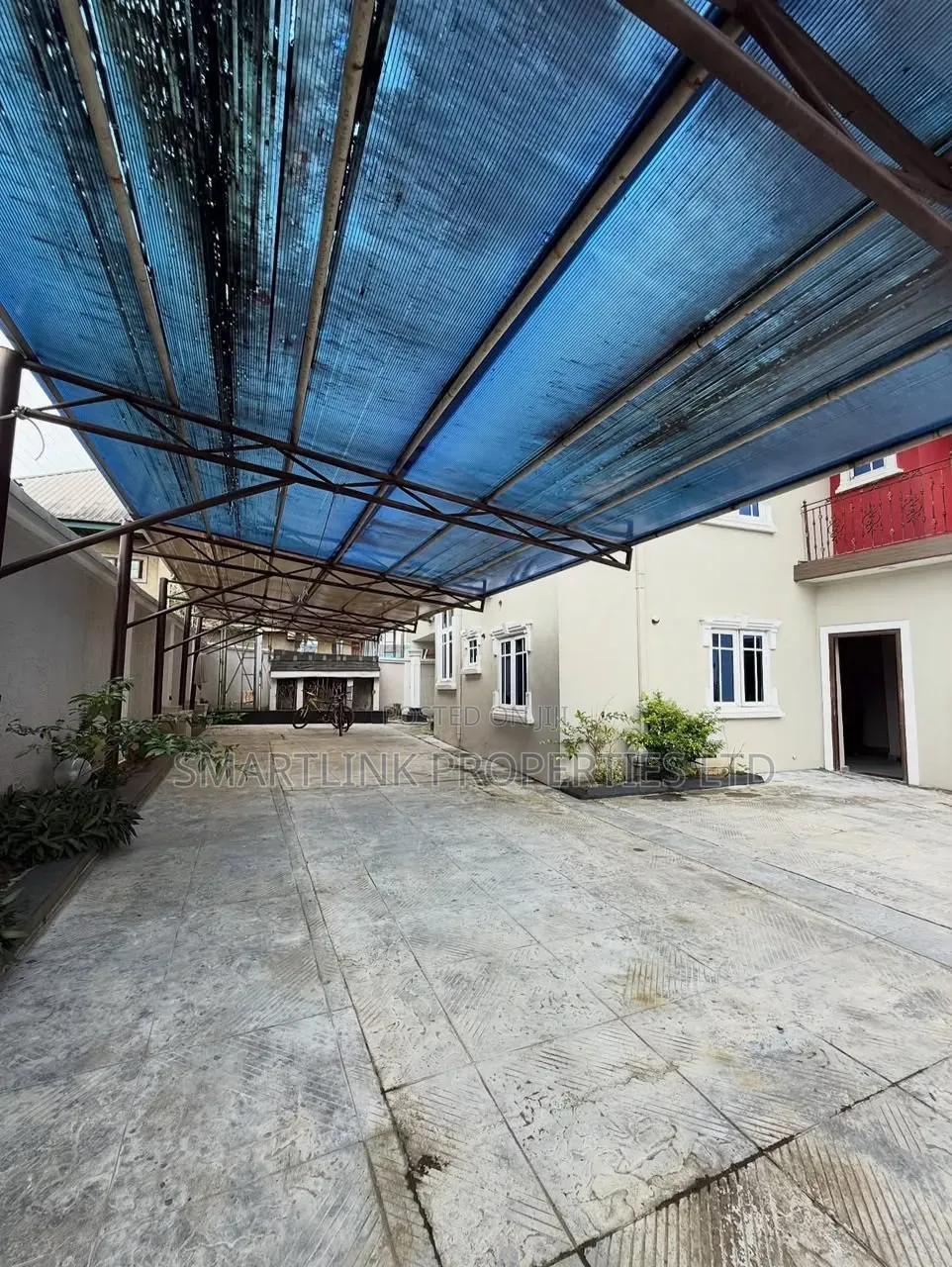 5bdrm Duplex in Ada-George,, Rumueme for sale