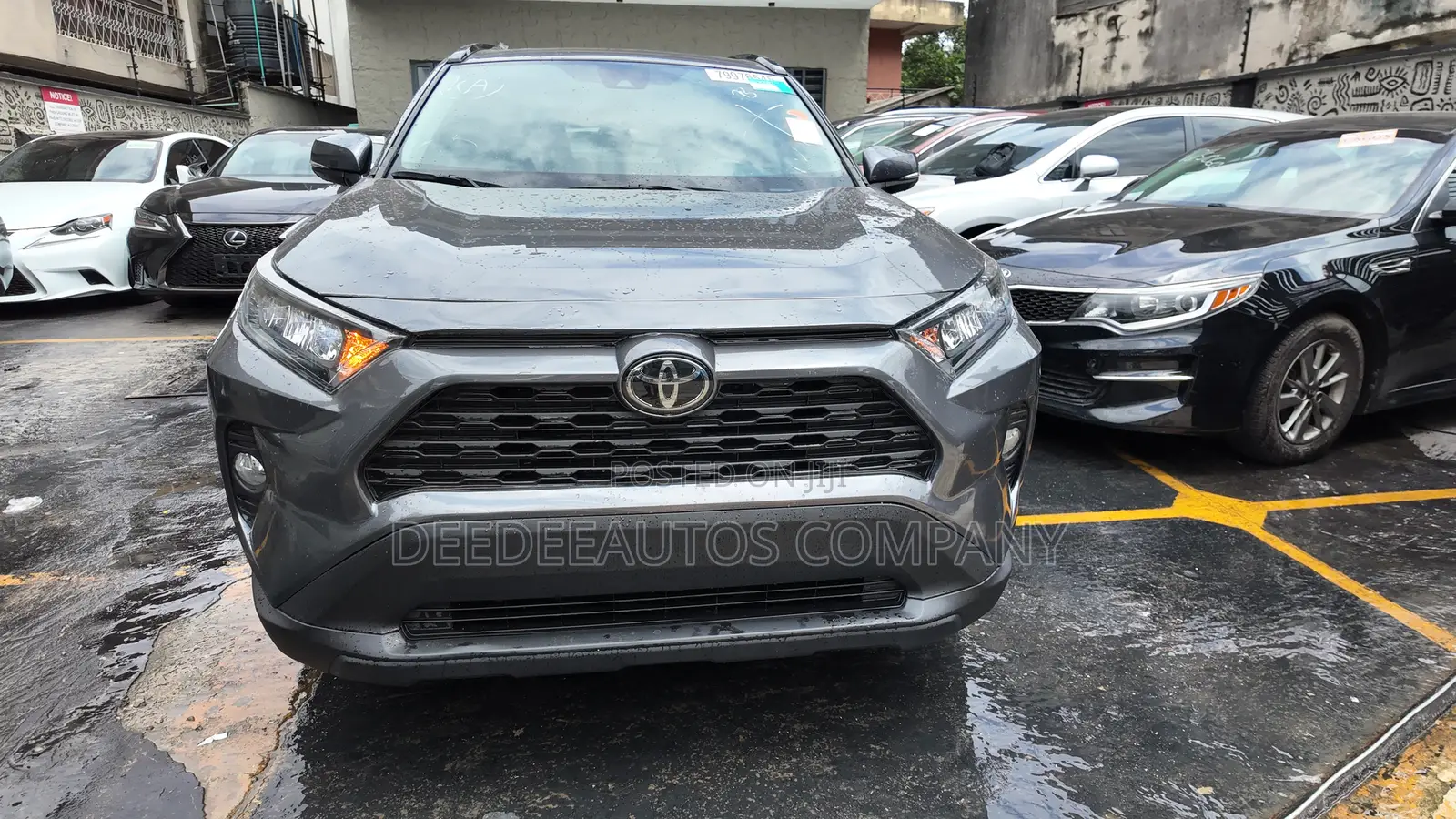 Toyota RAV4 XLE 2021 Gray