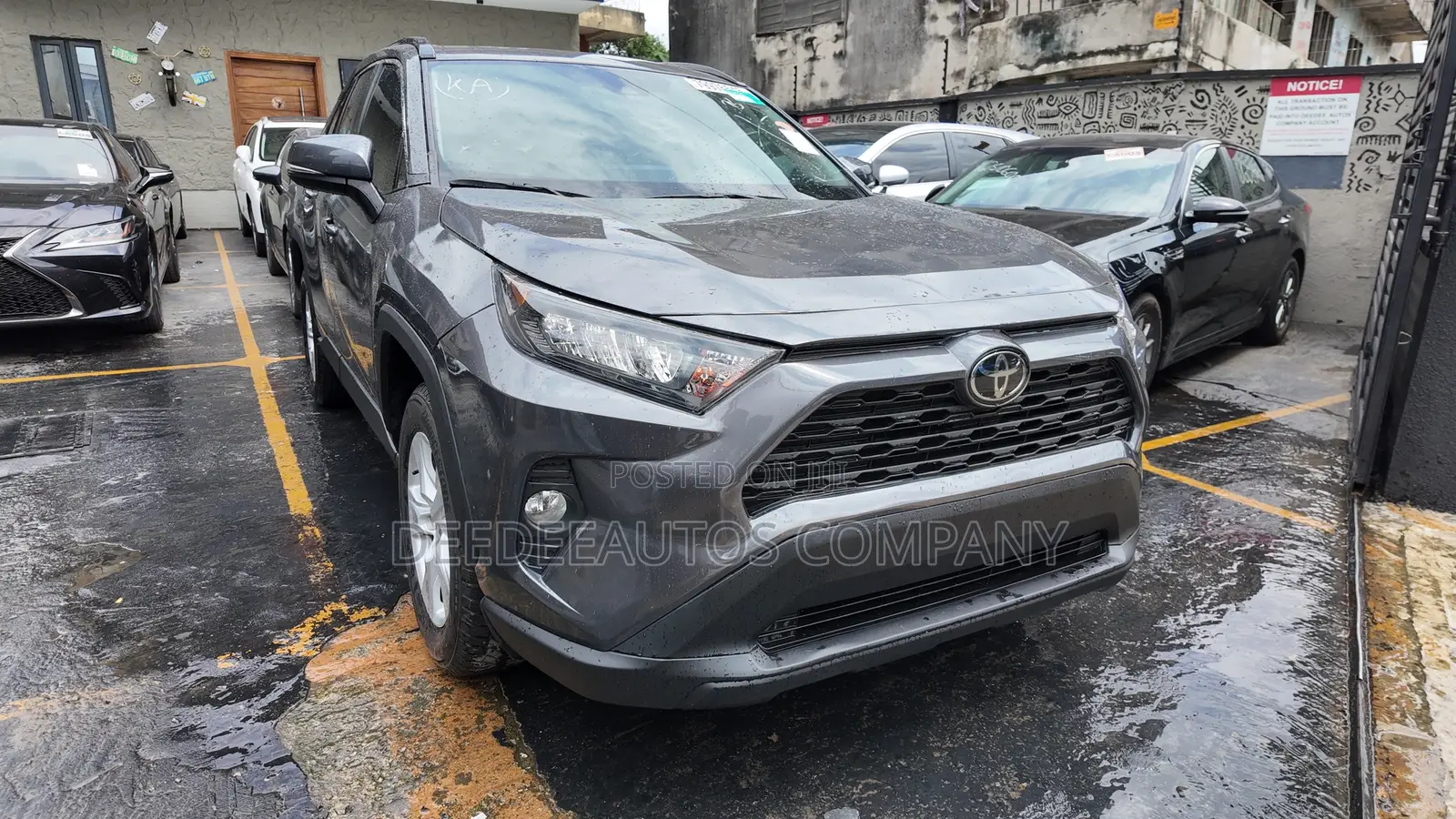 Toyota RAV4 XLE 2021 Gray
