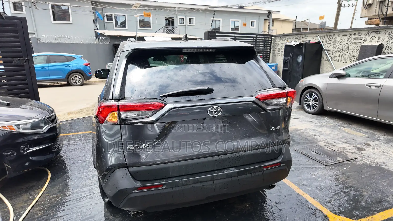 Toyota RAV4 XLE 2021 Gray