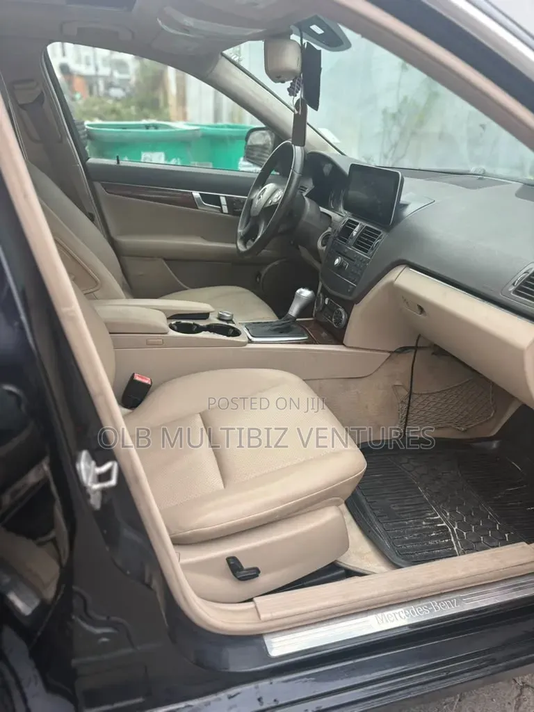 Mercedes-Benz C300 2009 Black