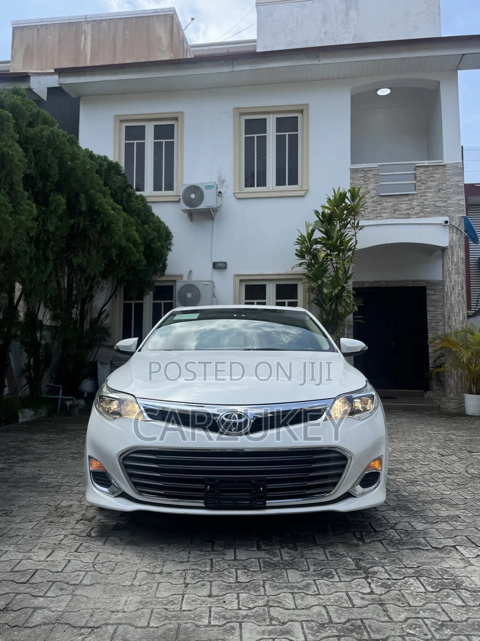 Toyota Avalon XLE 4dr Sedan (3.5L 6cyl 6A) 2014 White