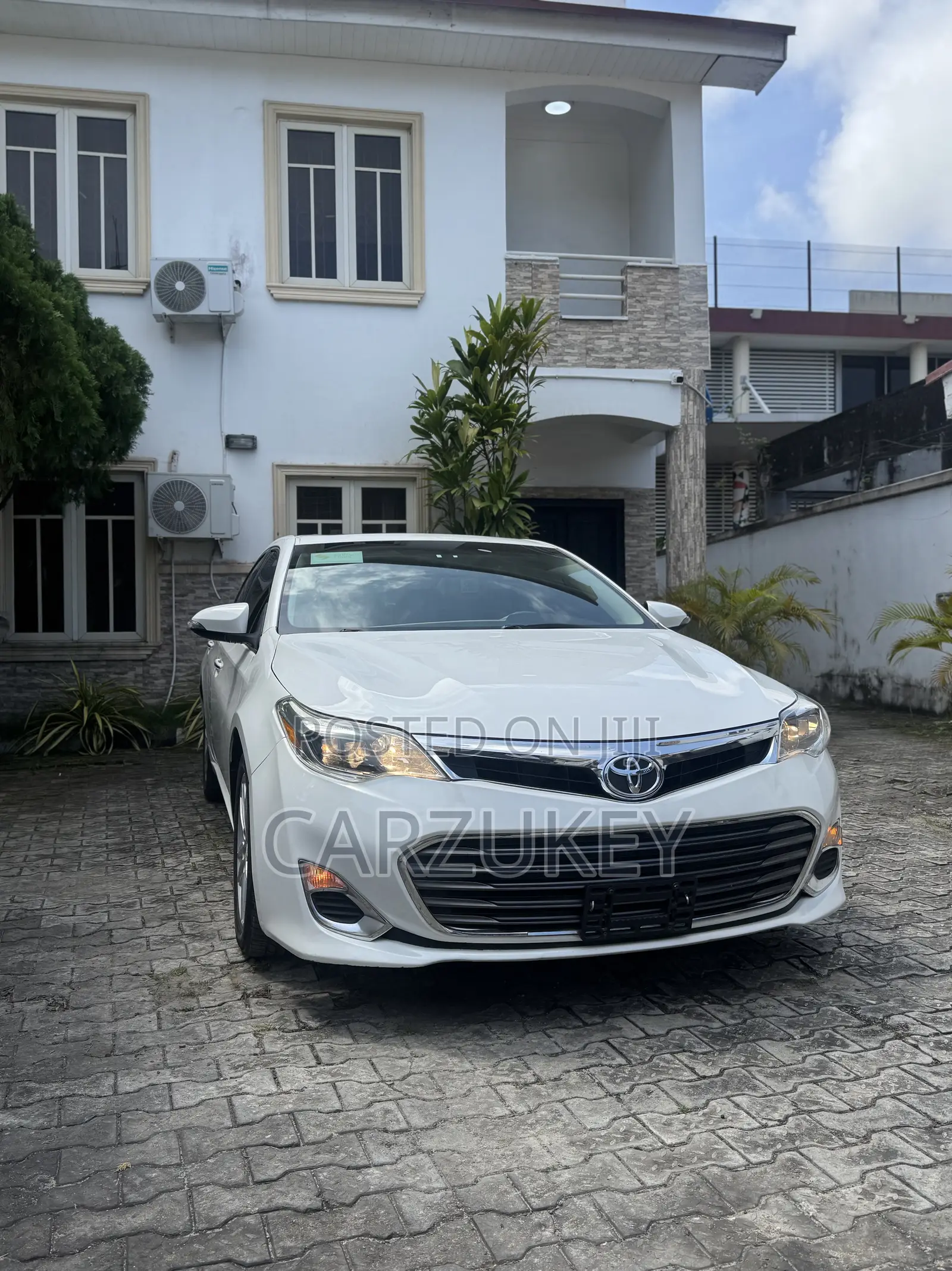 Toyota Avalon XLE 4dr Sedan (3.5L 6cyl 6A) 2014 White