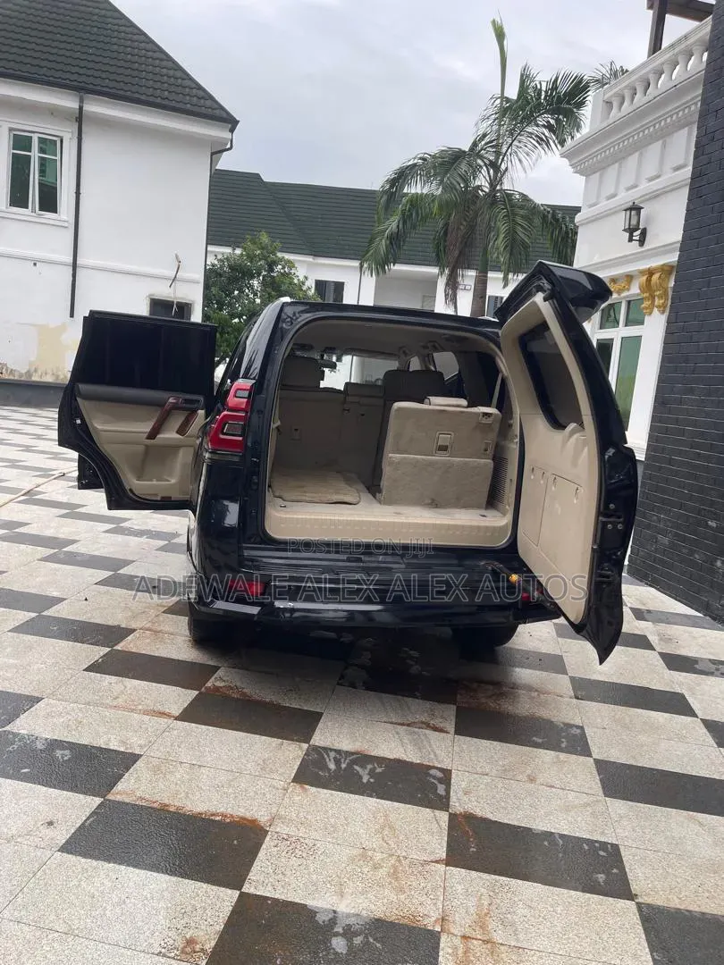 Toyota Land Cruiser Prado 2023 Black
