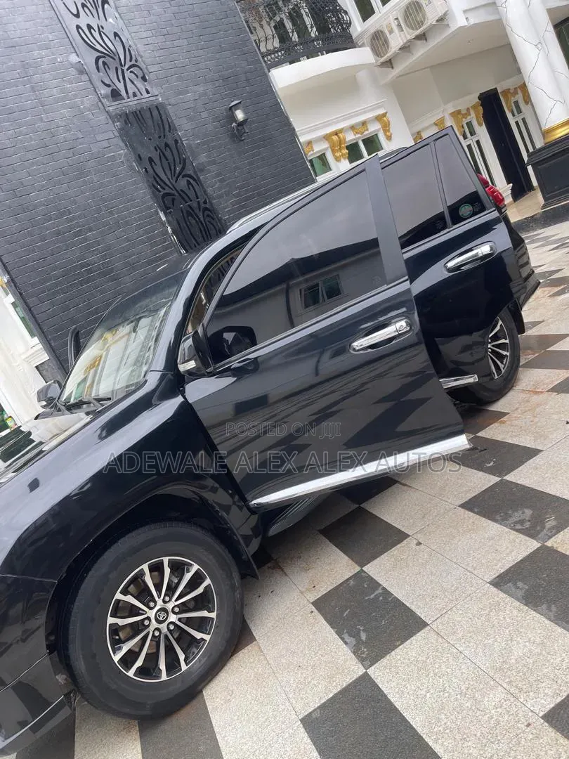 Toyota Land Cruiser Prado 2023 Black