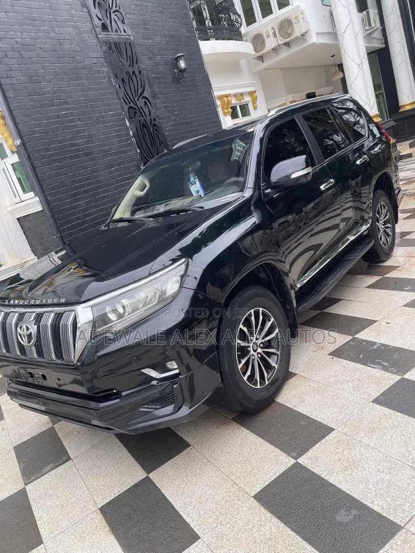 Toyota Land Cruiser Prado 2023 Black