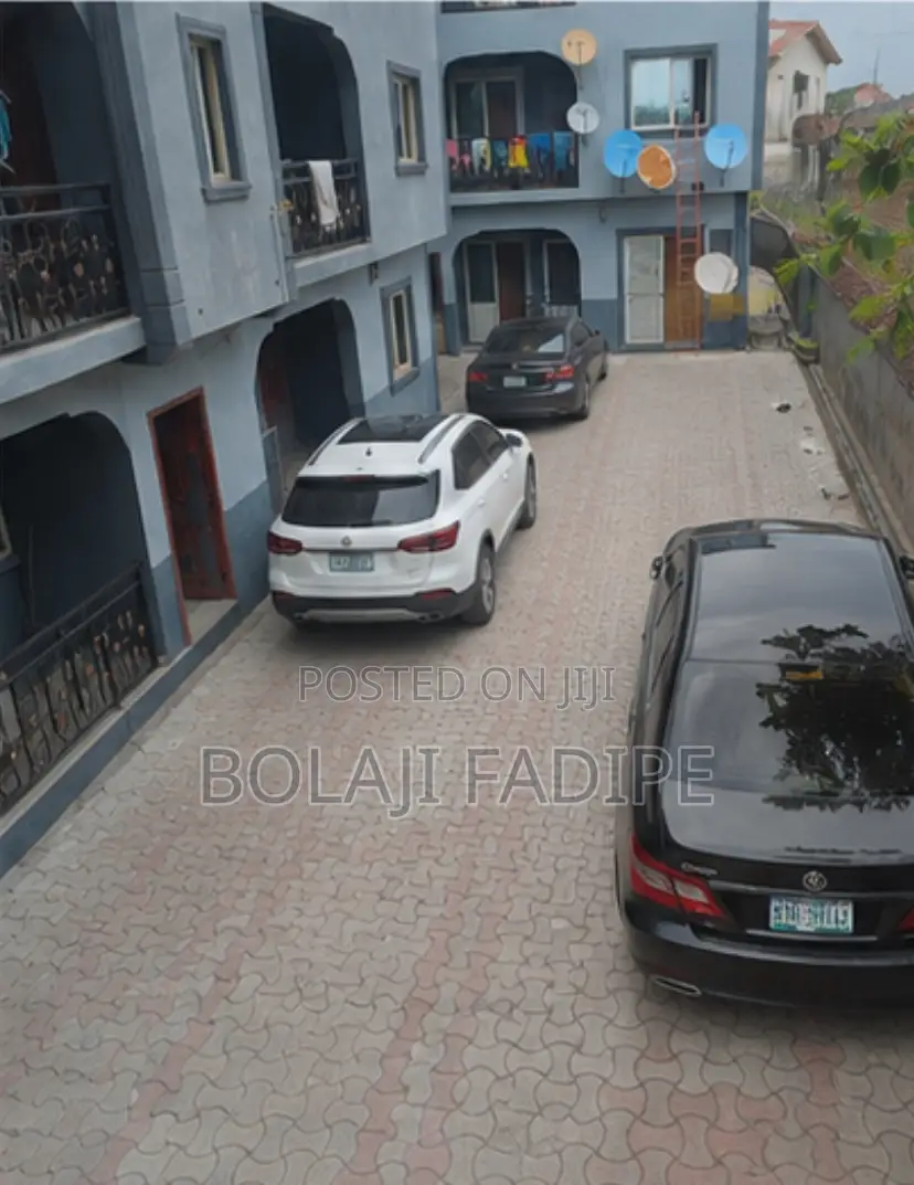 20bdrm Block of Flats in Egbeda / Egbeda for sale
