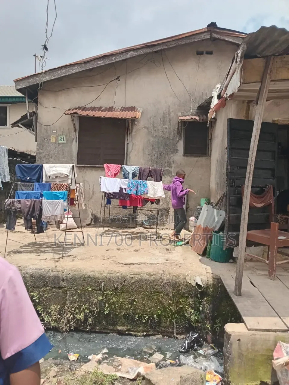 Demolish-Able Bungalow in Iyana Oworo