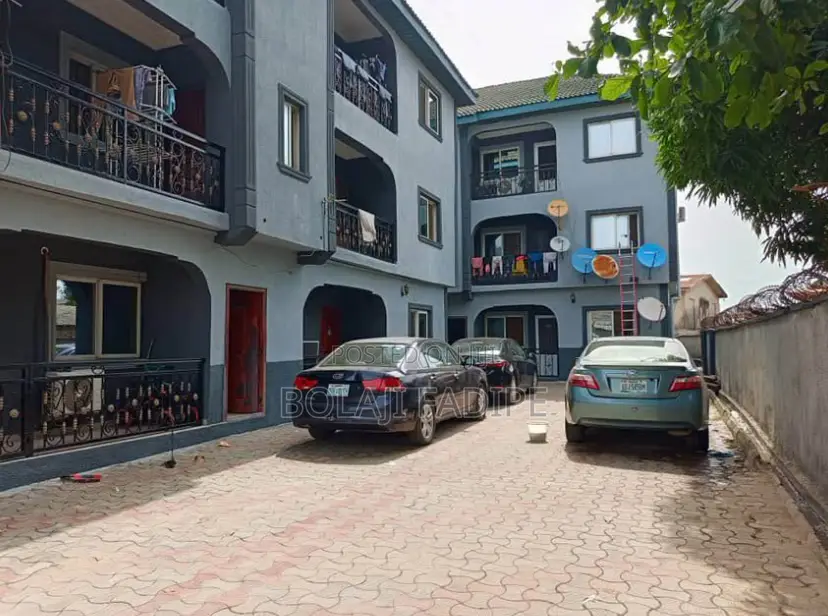 20bdrm Block of Flats in Egbeda / Egbeda for sale